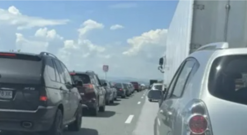 Засилен е трафикът към София и другите големи градове в