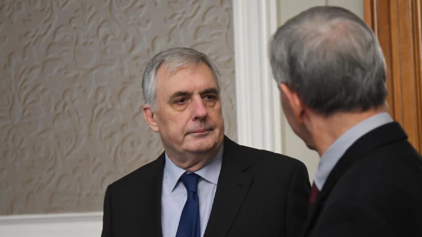 Задачата на служебните кабинети е да се занимават само с