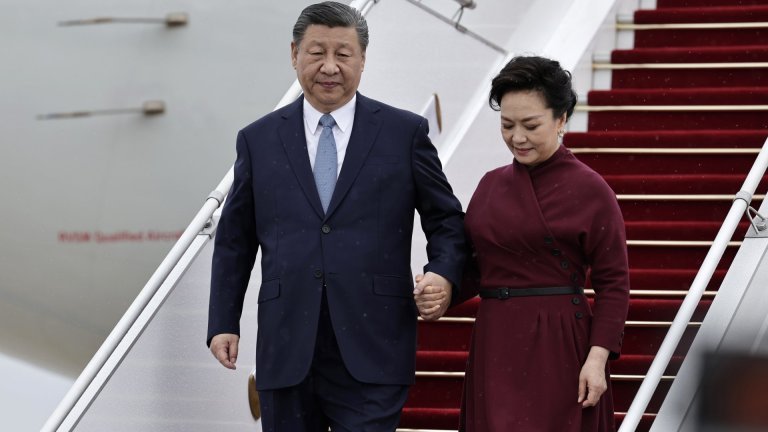Китайският президент Си Дзинпин пристигна на посещение в Унгария. Той ще