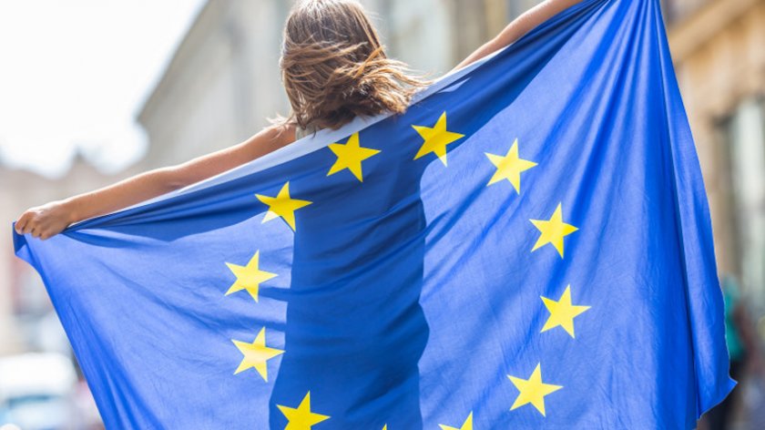 Забраната на песенния конкурс Евровизия на знамето на Европейския съюз е грешка,