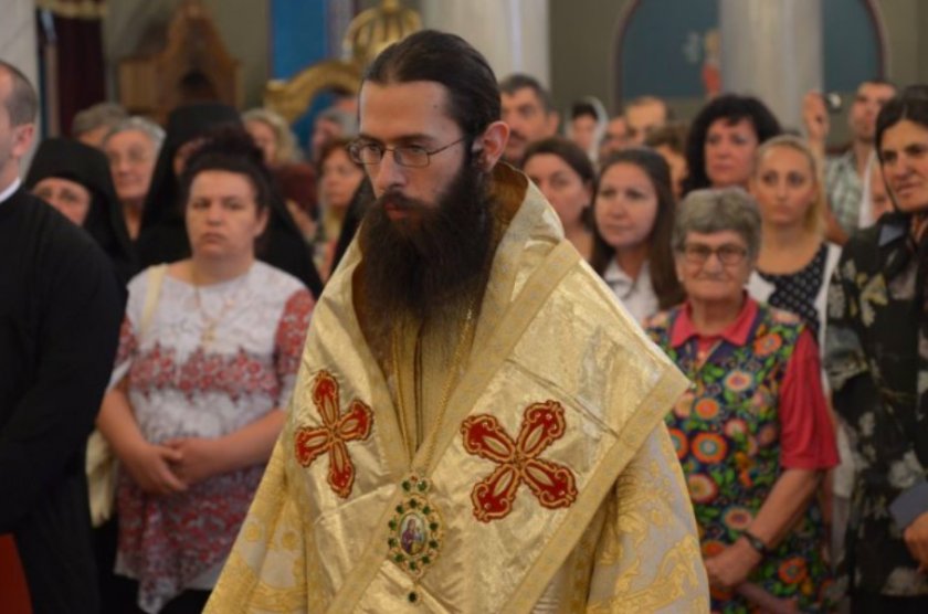 Знеполският епископ Арсений, викарий на Пловдивския митрополит Николай, е първият