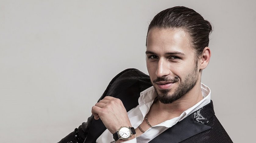 Тази песен е за битката за човешката душа, която трае