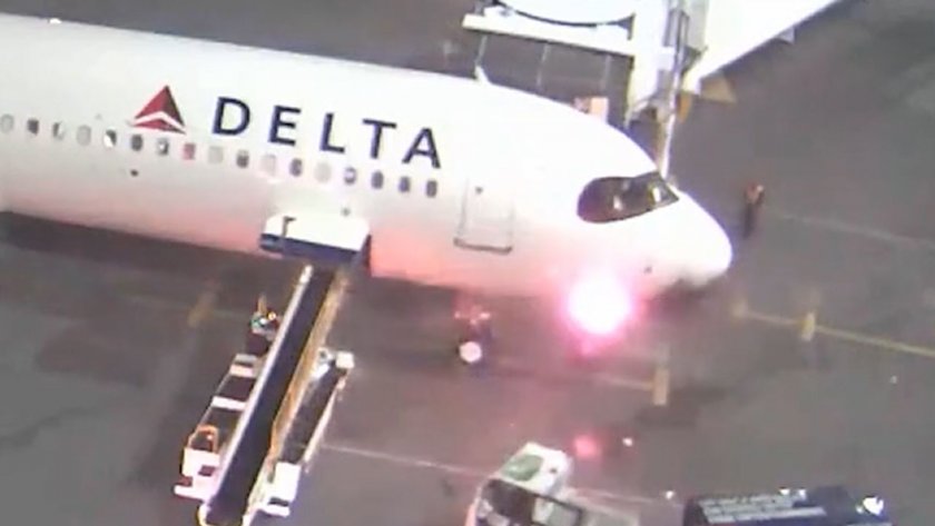 Самолет се запали на международното летище Сиатъл-Такома. Новината съобщава USA Today.Пожарът възникна