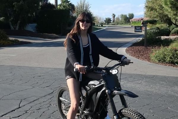 Актрисата с български корени Нина Добрев е в болница, след