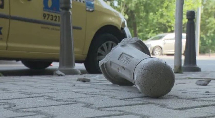Пътен инцидент в центъра на София. Такси мина през крака
