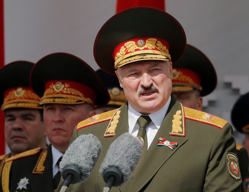 Властите в Беларус съобщиха, че са претърсили домовете и са