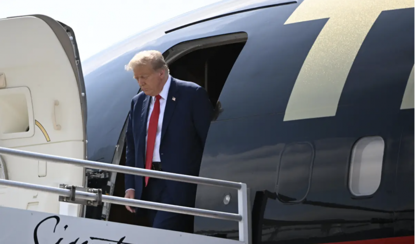 Частният Боинг 757 на бившия американски президент Доналд Тръмп е