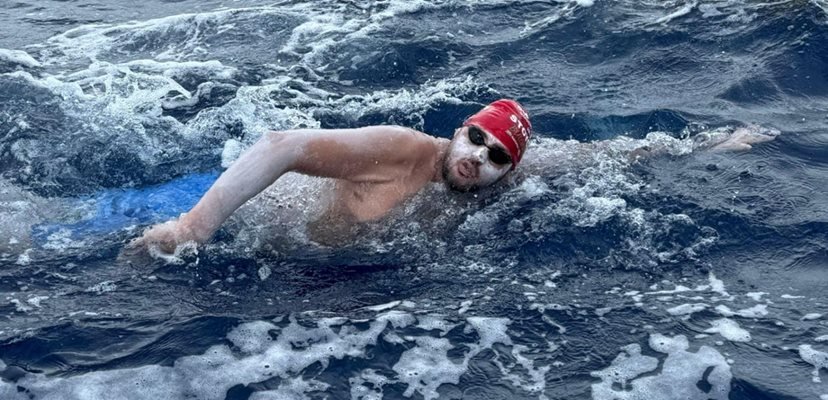 Легендарният български плувец на дълги разстояния, Петър Стойчев, добави още едно забележително постижение
