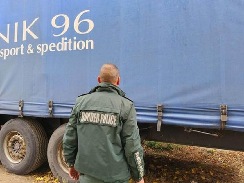 Румънските полицаи на ГКПП Калафат откриха общо 62 сирийски граждани, скрити в