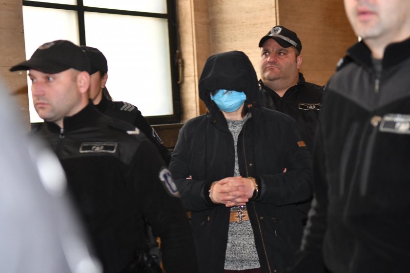 Съдът остави в ареста Красимира Трифонова, която заедно с дъщеря