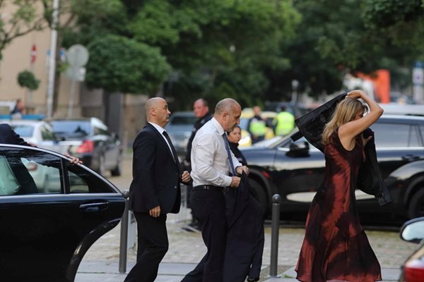 Президентът Румен Радев и съпругата му Десислава Радева са сред