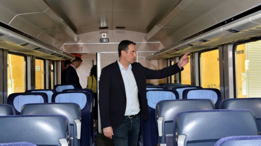 Първите 19 модернизирани пътнически вагона, които Български държавни железници“ (БДЖ)