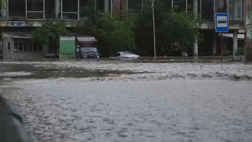 Най-малко трима души са загинали при наводнения в Армения и