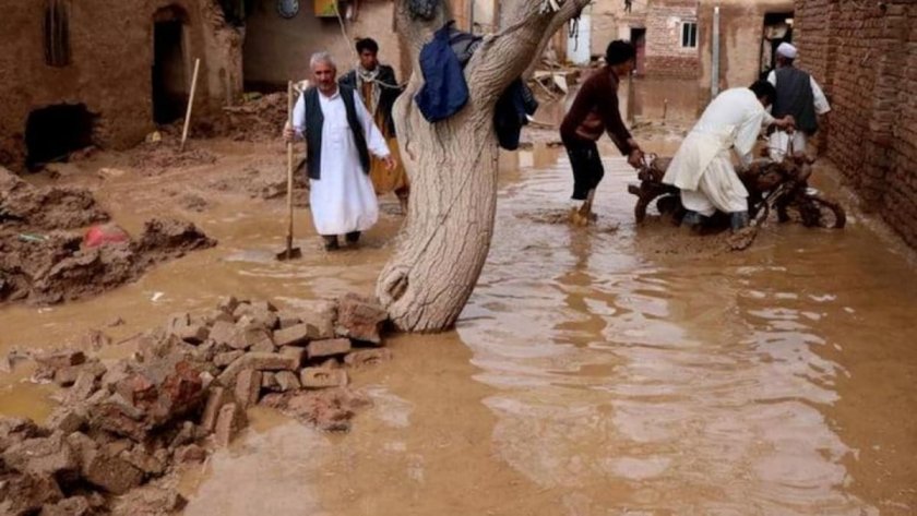 Проливни дъждове в Афганистан отнеха живота на най-малко 15 души