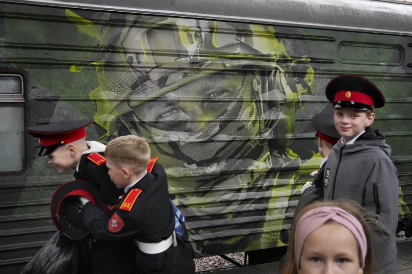 Връщат военното обучение в руските училища