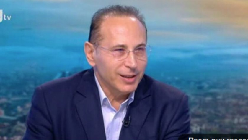 ГЕНИЙ: Български професор измисли как да не ни падат чорапите