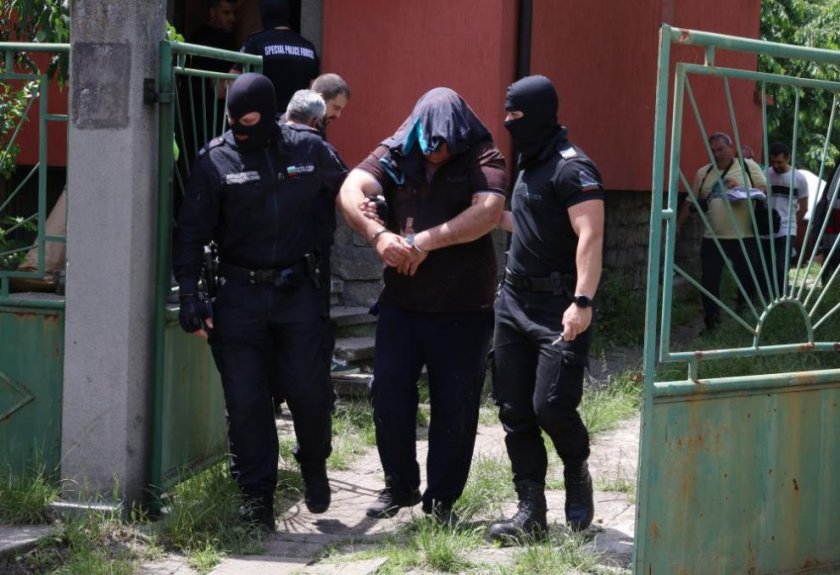 Прокуратурата иска постоянен арест за мъжете, задържани при акцията в „Орландовци“