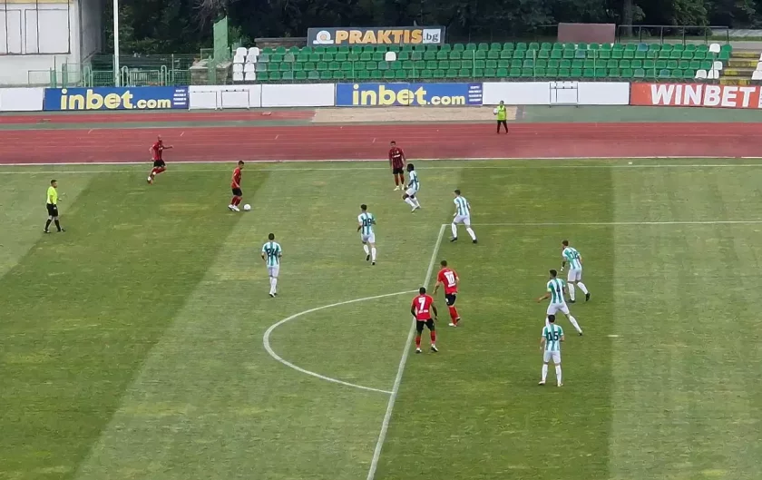 Локомотив София победи с 3:0 като гост Берое и си