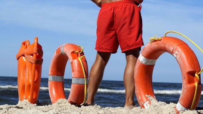 Отложиха новата наредба: Спасителите на плажа ще работят по старите правила 