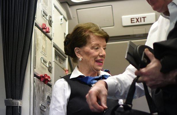 Почина най-старата стюардеса в света