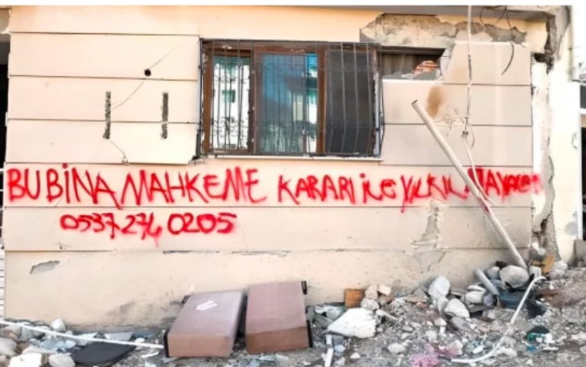 Един човек загина, а осем души са ранени при срутване