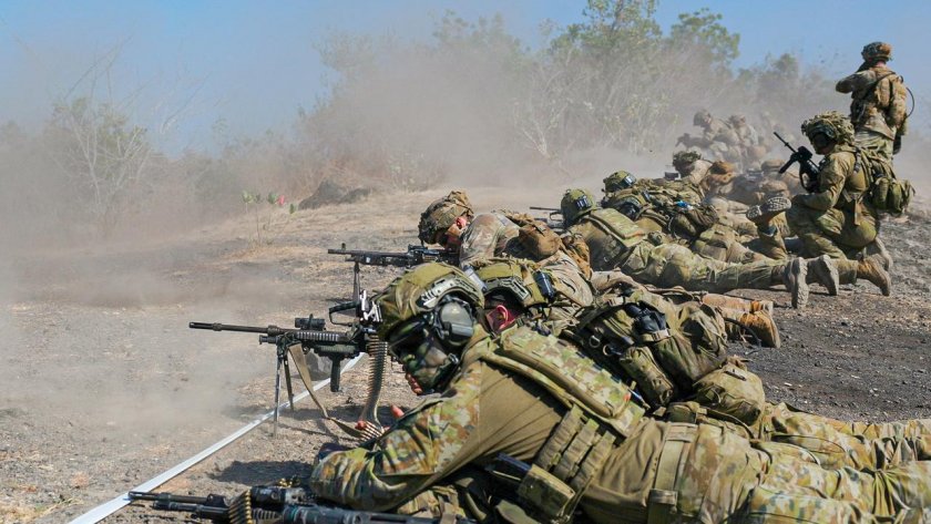 Австралийската армия запълва редиците си с чужденци