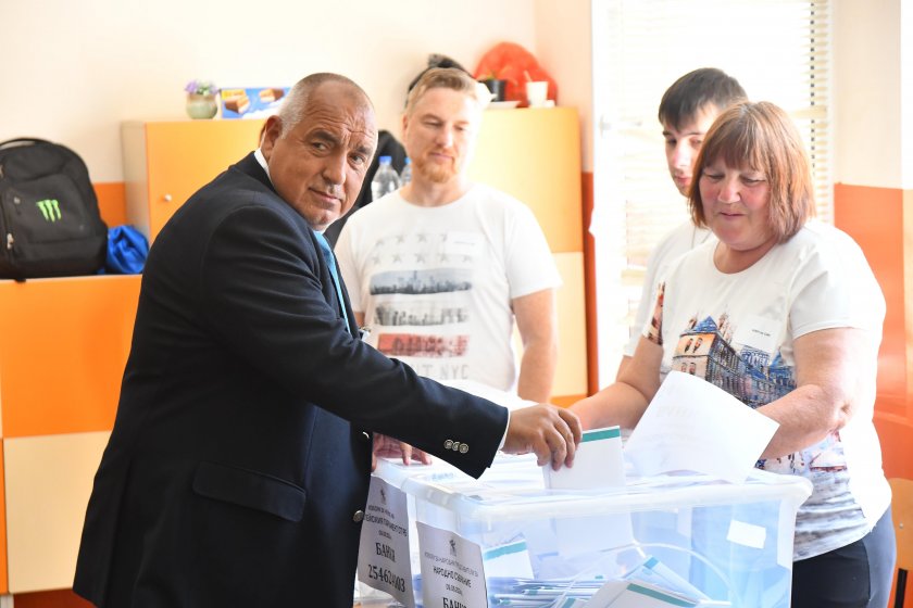 Категоричният победител на изборите за народни представители е ГЕРБ-СДС. Коалицията