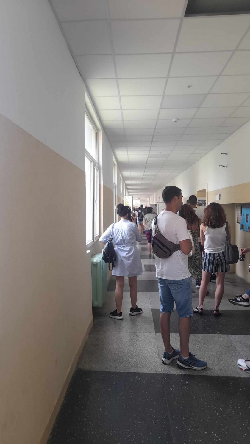 27,1% е избирателната активност към 18:00 часа на вота за