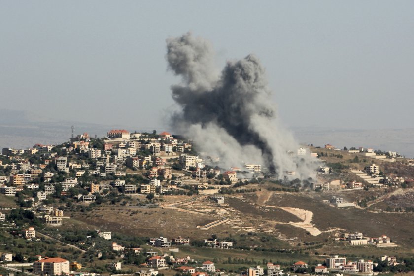 Хизбула отговори с ракетен залп по Израел след убийството на неин висш командир