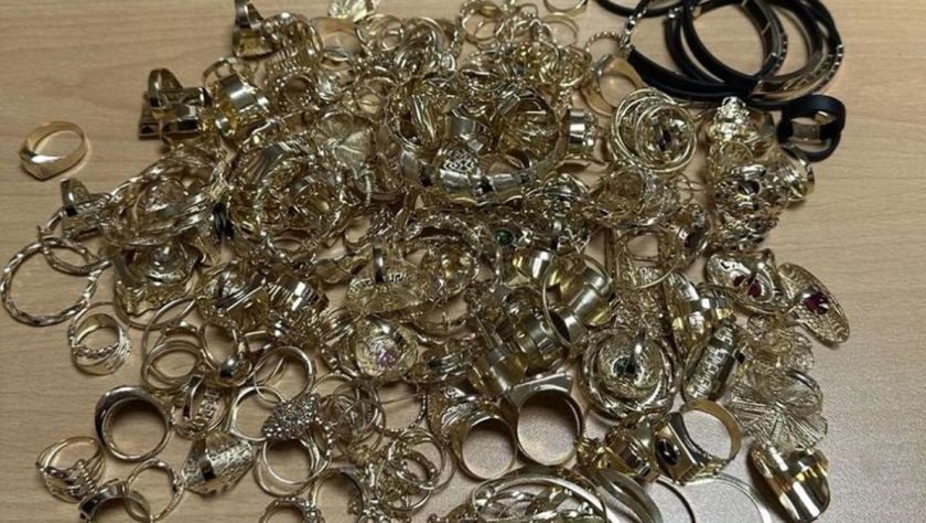 Иззеха контрабандни златни накити за над 80 000 лева на