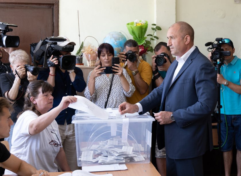 Политологът Георги Киряков-Г-н Киряков, и за вас ли Величие е