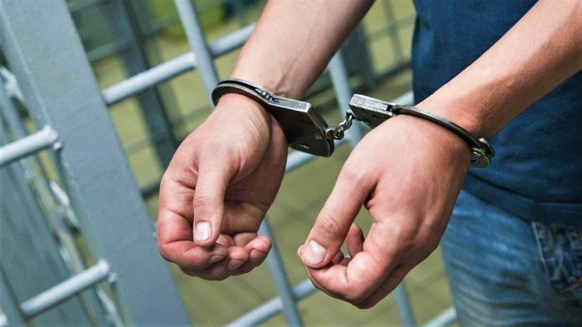 Хулиган от Свищов преспа в ареста, руга и заплашва полицаи