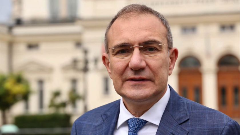 Рокадите в БСП: Борислав Гуцанов е новият председател на ПГ на БСП