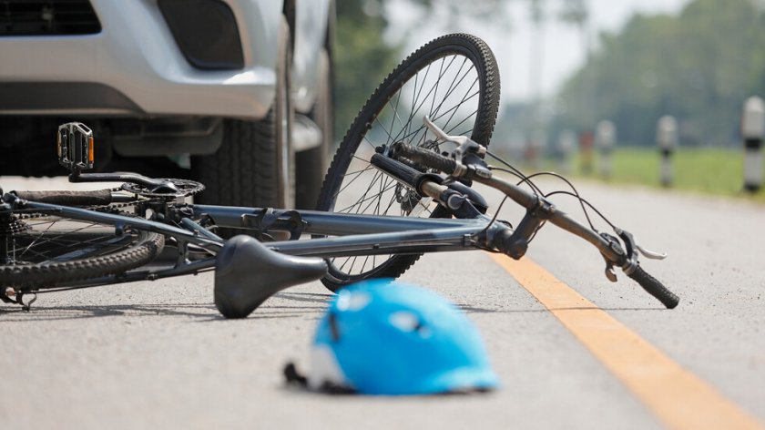 Челна катастрофа с възрастен шофьор и велосипедист във Велики Преслав