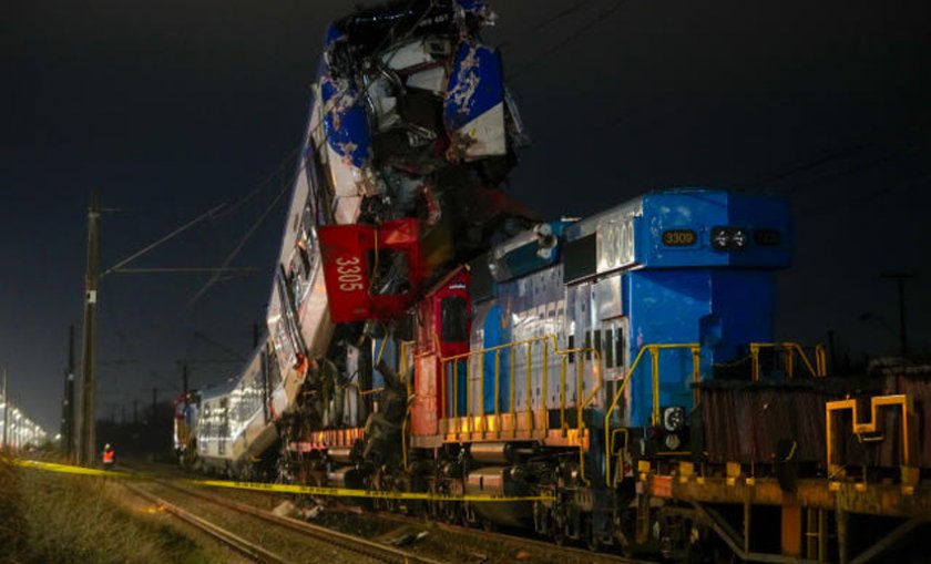 Два влака се сблъскаха в Чили, има загинали и ранени