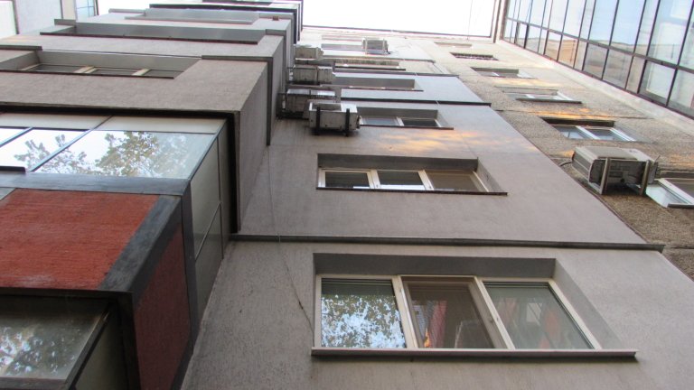 7-годишно дете падна от третия етаж във Враца 