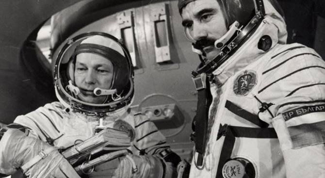 Ловеч посреща с почести първия български космонавт