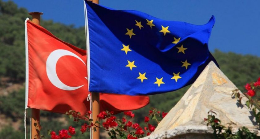ЕС реже 1 млрд. евро от помощта за Турция