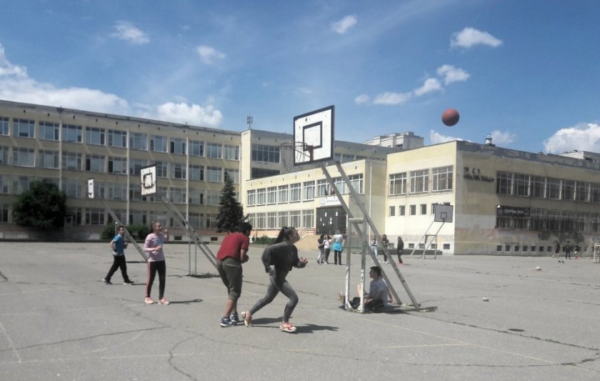 Политици и НПО-та създали училищната истерия в Сливен