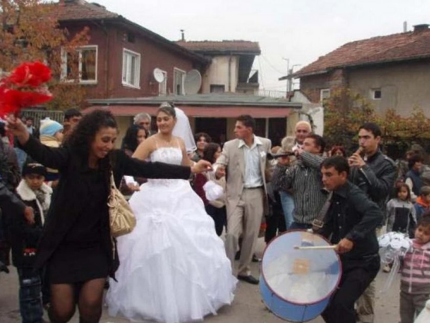 В Сливен се женят, не гласуват