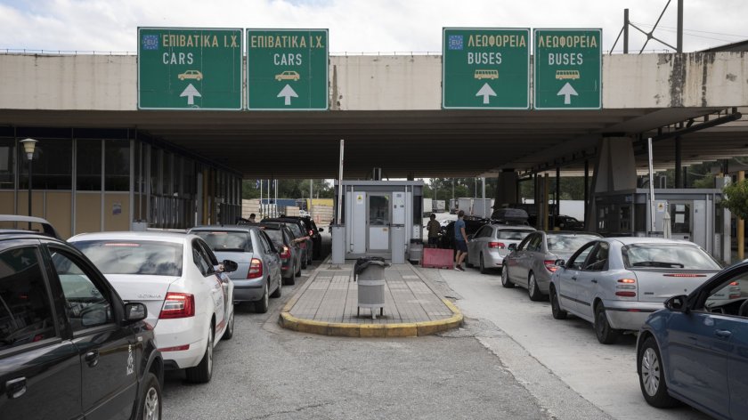 Интензивен трафик по някои гранични пунктове с Румъния и Гърция