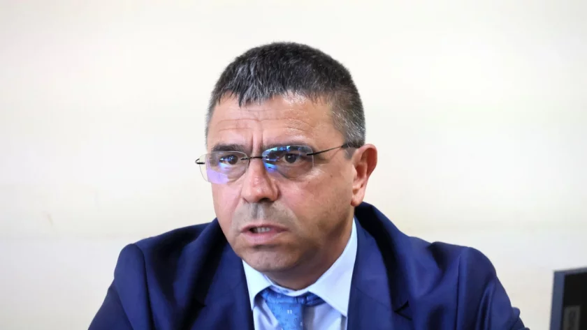 Тази сутрин в 7.30 часа Евелин Банев-Брендо се яви на