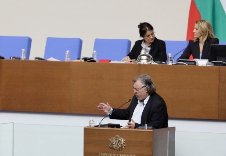 На депутатите в 50-ия парламент може и да им се