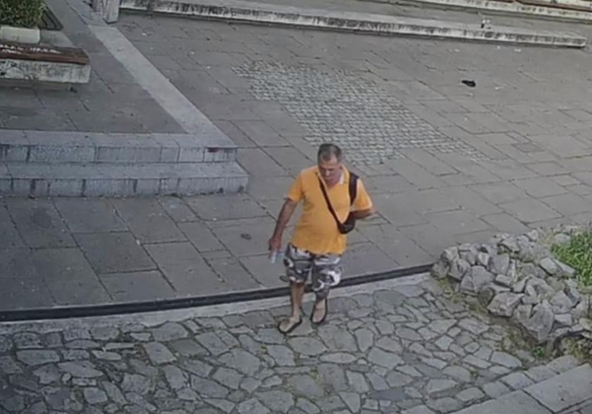 Издирват мъж, съпричастен към кражба в Пловдив (СНИМКИ)