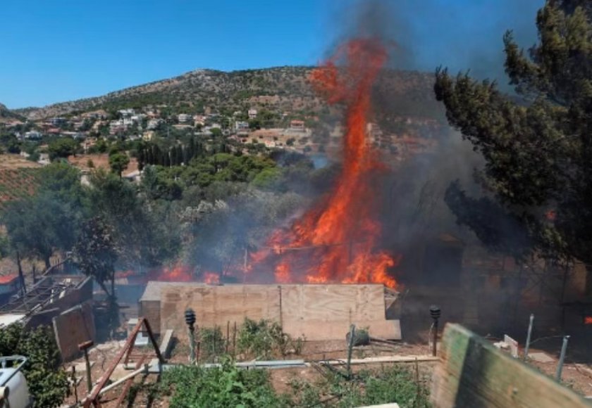 Горските пожари в Гърция не стихват