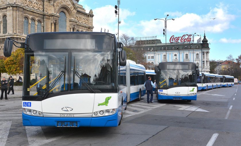 Автобусите, които обслужват пет от линиите във Варна, от днес