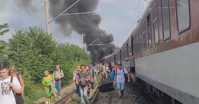 Влак и автобус се удариха в Словакия, има загинали и ранени