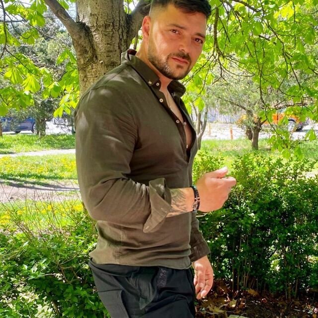 Участник в предаването Фермата, който наскоро стана татко, е сред