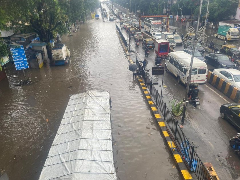 Проливни дъждове потопиха Мумбай