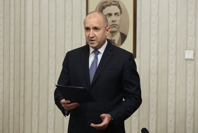 Въпреки ходенето по мъките за съставяне на редовно правителство, е